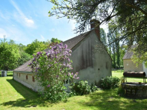 Unique Holiday Home with Pool in Combreux Centre